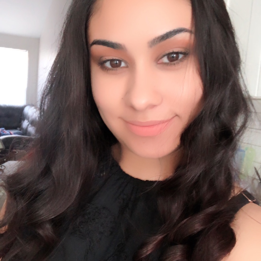 Meet your Posher, Casandra